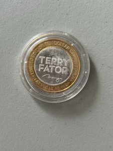 TERRY FATOR MIRAGE Collector Limited Edition 10 $ Gaming Token .999 Fine Silver - Bild 1 von 2