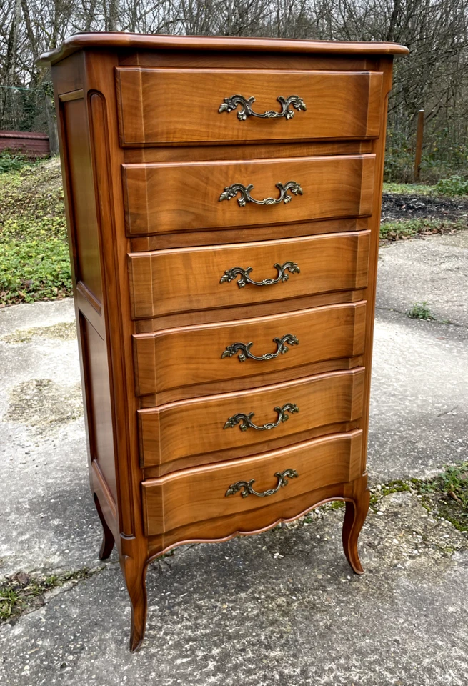 Chiffonnier en noyer en très bon état , 6 tiroirs - Photo 1/4