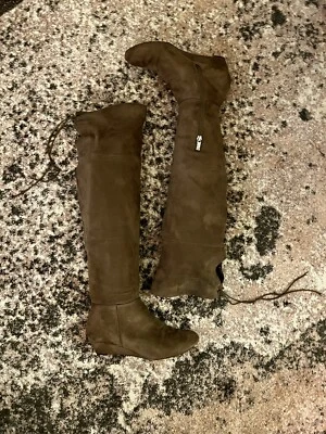 Bota Jessica Simpson Flat Wedge Tie + Zíper Alta em Taupe TAM 6.5 - Imagem 1 de 4