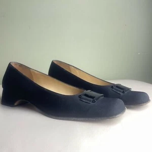 VINTAGE Salvatore Ferragamo Classic Black Ferragamo branded low heeled Sz 9.5 - Picture 1 of 8