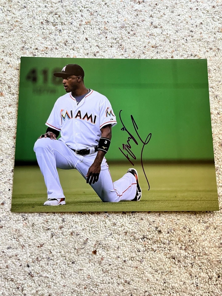 Foto autografiada 8x10 firmada por Adeiny Hechavarría de los Miami Marlins Foto 1 de 1