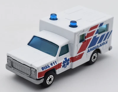 Matchbox Superfast Ambulance ambulanza bianco. QUADRANTE 911. Made in China - Immagine 1 di 4