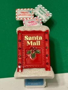 Luz nocturna enchufable Bath & Body Works Wallflowers ~ Buzón de Santa - Imagen 1 de 5