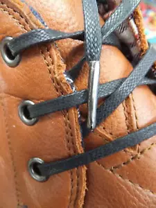 4 mm Schwarz Flach Gewachste Baumwollschnürsenkel - Metallspitze - Buge Kleid Schuh Trainer - Bild 1 von 1