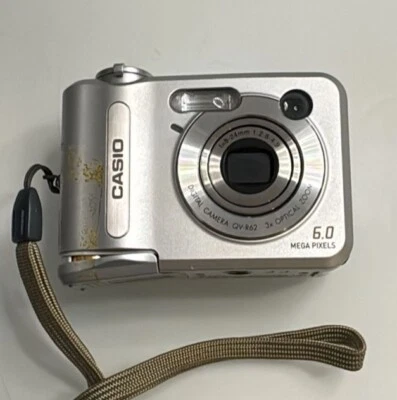 Casio QV R62 Digitalkamera - Silber Leichte Defekt, Teile Spender - Bild 1 von 4