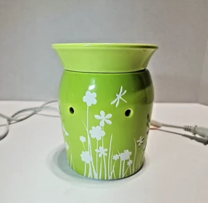 Scentsy Green Meadow Wax Warmer Blooming Flowers Butterfly Dragonfly Retired - Picture 1 of 16
