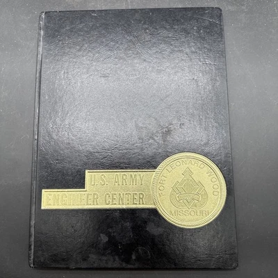 1997 US Army Training Center Engineer Yearbook Fort Leonard Wood 10th Inf Co. A Foto 1 de 4