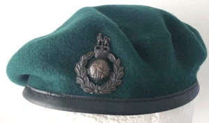 ROYAL MARINES COMMANDO GREEN BERET & MOD BRONZE CAP BADGE - RM SFSG SBS - Picture 1 of 5