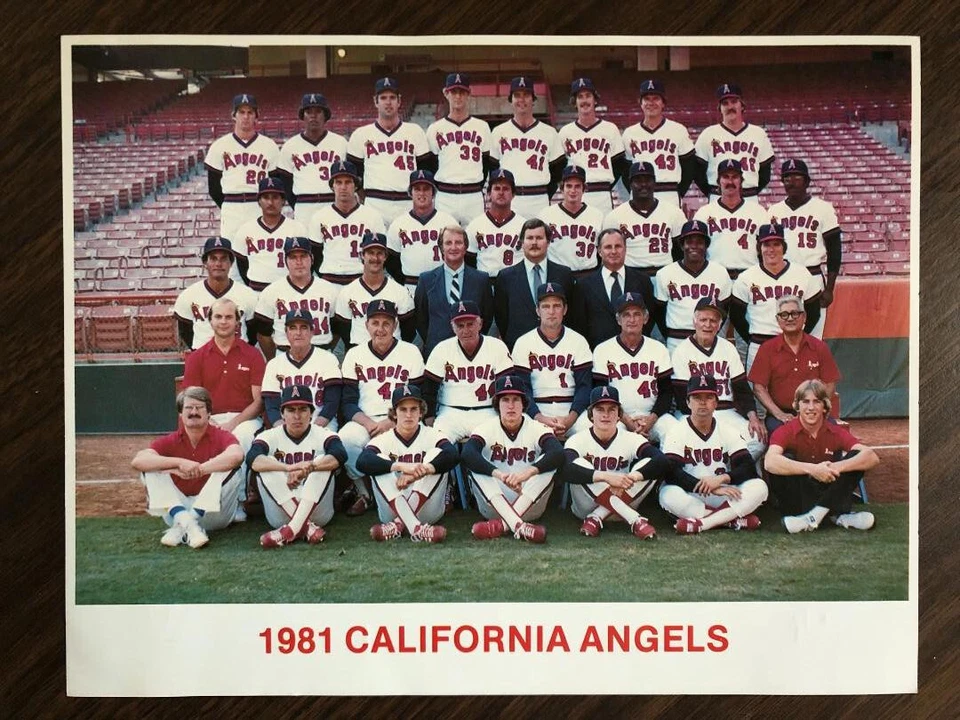 1981 CALIFORNIA ANGELS BASEBALL TEAM 8X10 PHOTO Fred Lynn Don Baylor Bobby Grich - Image 1 of 1