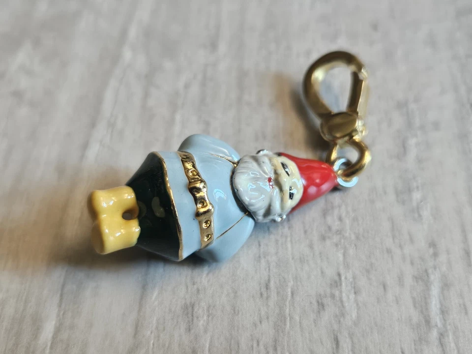 ❤️ Berloque de gnomo Juicy Couture para pulseira autêntico  - Imagem 1 de 4