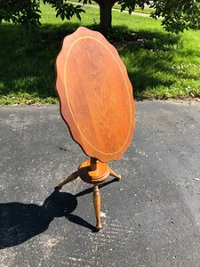 VTG Wood Side Table - Oval Scalloped Top - Folds Down or Pop Up Lamp Plant - Picture 1 of 8