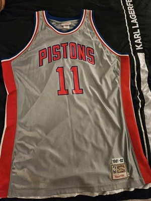 Camiseta deportiva Mitchell Ness M&N Isiah Thomas Detroit Pistons auténtica plateada 52 XL 2x Foto 1 de 4