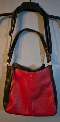 Cartera para mujer Montana West negra y roja con correa para el hombro Foto 1 de 4