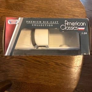 1979 Ford F-150 Custom White (American Classics) Diecast 1:24 Scale Model - - Picture 1 of 5