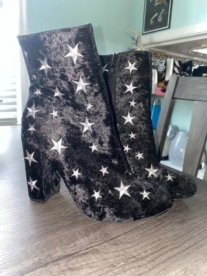 Wild Diva STAR BLACK 4.5" Heel  Round Toe  Ankle Boots US WOMEN Size  10 - Image 1 of 4