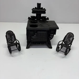 VTG Queen Black Cast Iron Miniature Stove W/ Accessories Salesman Sample/Toy Lot - Picture 1 of 9