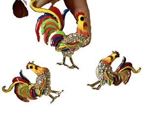 Anillo y pendientes gallo multicolor esmalte estrás sin marca disfraz moda - Imagen 1 de 4