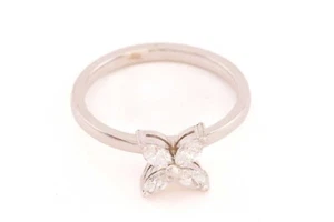 Extremely sweet petal shaped diamond ring set in 18 carat white gold - Picture 1 of 5
