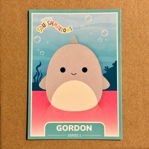 Tarjeta coleccionable B1G1 ~ Squishmallow ~ Gordon the Shark ~ #73 ~ Serie 1 ~ M/NM - Imagen 1 de 2