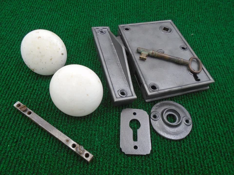 BRANFORD PYRAMID RIM LOCK SET w/KEY & KEEPER & ESCUTCHEONS - VERY NICE (17515) Cover