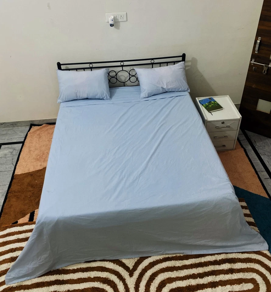 100% Cotton Light Blue Bed Sheet Set with Pillowcases Breathable Soft & Comfy - Image 1 of 4