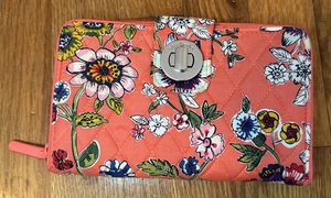 Cartera Vera Bradley RFID Turnlock Coral Floral Muy Limpia Parece Sin Usar - Imagen 1 de 8