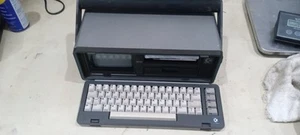 Vintage 1980s Commodore Portable Model SX- 64 Color Computer - TURNS ON - Zdjęcie 1 z 12