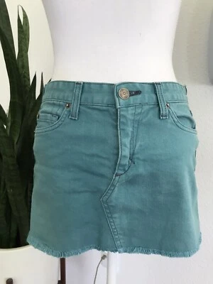 Minifalda de mezclilla verde para mujer Urban Outfitters LUX dobladillo crudo talla 0 (29" cintura baja) Foto 1 de 4