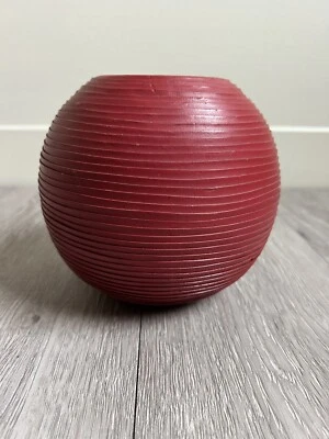 Vaso de cerâmica envolto em espiral redondo couro vermelho caixa e cano 5"" - Imagem 1 de 4