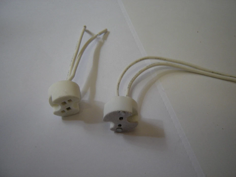 2 Niedervolt Fassung LED Halogen Sockel 12V für MR11 GU4 GU5.3 G4 - Bild 1 von 1