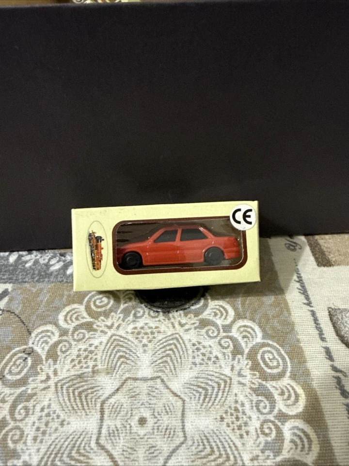 AUTOMODELLI IN SCALA 1/87 MACCHINA MINIATURA IN PLASTICA  X PLASTICI DIORAMA - Immagine 1 di 1