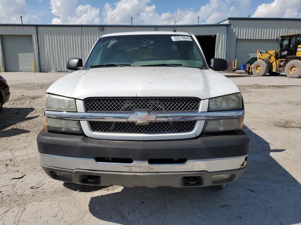 Used Left Headlight Assembly fits: 2004 Chevrolet Silverado 2500 pickup Left Gra - Image 1 of 4