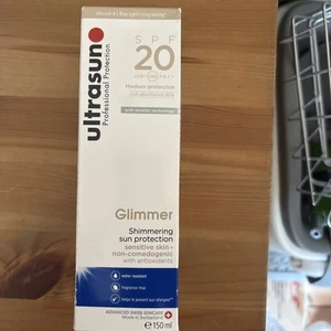 Ultrasun Glimmer SPF20 for sensitive skin 150 ml - Picture 1 of 2