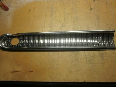 Acabamento do painel traseiro 1962 Mercury Meteor - Imagem 1 de 4