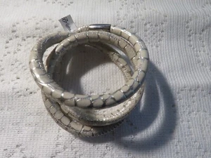 Brighton Woodstock dreifaches Armband - weiß/silber - UVP 62 $ ohne Etikett 15,29 $ - Bild 1 von 1