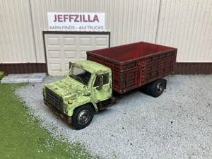 International S1954 Rusty Weathered 1/64 Custom Diecast Barn Find Grain Truck - Picture 1 of 15