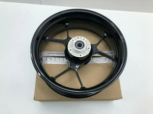 Aprilia Dorsoduro 900 ABS Posteriore Lega Cerchione OEM 896756 Nero 6.00X17 - Foto 1 di 5