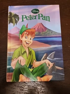 DISNEY'S CLASSIC PETER PAN 69-PAGE COLORFUL HARDCOVER BOOK - Picture 1 of 5