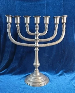 Candelabro tradicional Menorá de metal plateado de 7 ramas 95 % peltre 13,5" X 12" - Imagen 1 de 10