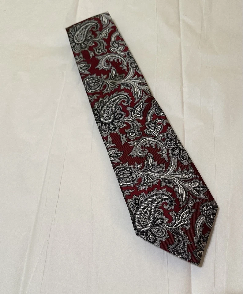 Hombre Joseph A. Corbata Colección Bank Signature, Borgoña/Plata/Blanco Paisley Foto 1 de 4