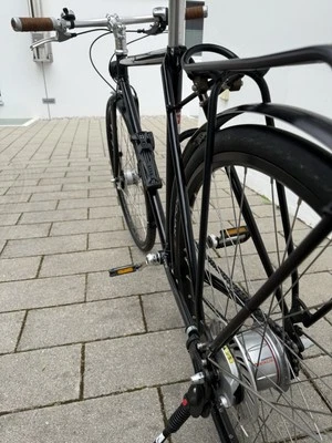 Schönes Nostalgie Herren-Stadtfahrrad in einem sehr gutem Zustand mit Schloss. - Bild 1 von 4