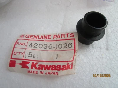 Nuevo de Lote Antiguo Kawasaki KX 125 250 KLX250 KDX400 OEM Brazo Columpio Cuello Manga N.º:42036-1026 Foto 1 de 3