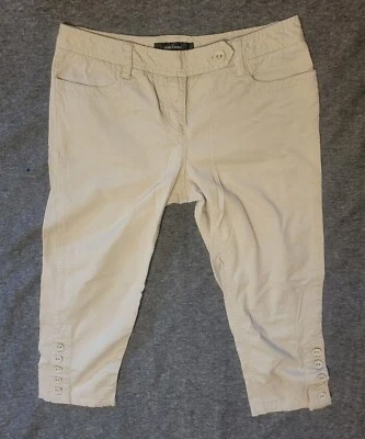 Women's Daisy Fuentes Khaki Capris Pants Shorts Size 4 - Image 1 of 4