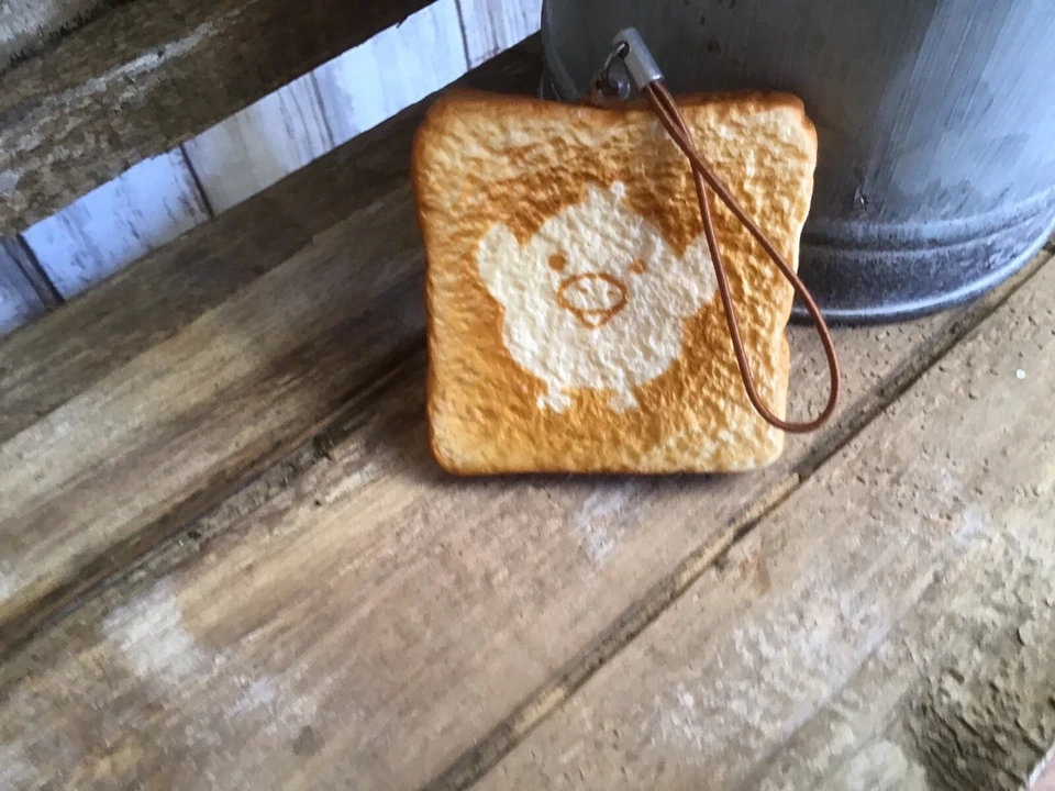 [Rilakkuma] Vintage RARO (Korilakkuma) Squishy Bread Toast Nuovo senza etichette! - Immagine 1 di 1