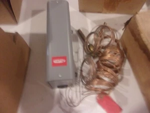 DAYTON 2E398  1050-1 Indoor/Outdoor Hot water control - Picture 1 of 1