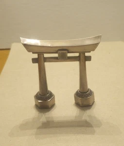 Salero japonés Shinto Torii Gate de plata esterlina vintage - 29 gramos - Imagen 1 de 12