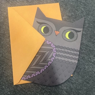 Tarjeta de felicitación Hallmark Halloween 8"x5.5" Hope Happy Owl Hoot con sobre hecha en EE. UU. Foto 1 de 3