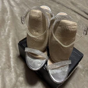 Fashion Nova 4" Block Heel Maria-100 Silver Size 8 - Picture 1 of 7