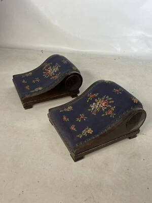 Soportes de rodillas vintage de roble con punta de aguja Foto 1 de 4