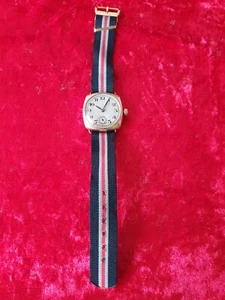 DENNISON Armbanduhr- Made in England -Seltenes Fundstück-(Defekt ) Siehe Bilderr - Bild 1 von 14